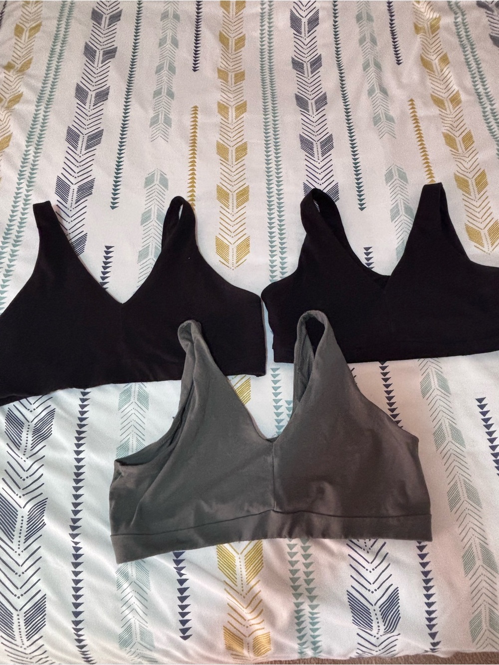 Set of 3 Women’s Old Navy V-Neck Comfort Bralette - Black & Green